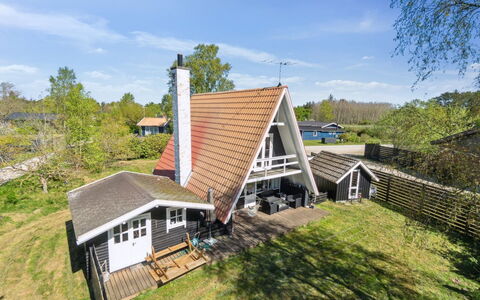 Edgar - 300M from the Sea: Huis, Dak, Huis, Verblijf, Landgoed, Boerderij, Siding, Veranda