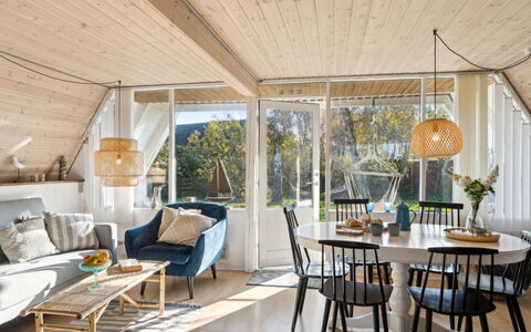 Edgar - 300M from the Sea: Meubilair, Interieur Ontwerp, Hout, Stoel, Flooring, Plafond, Tafel, Keuken En Eettafel, Verdieping, Eetkamer