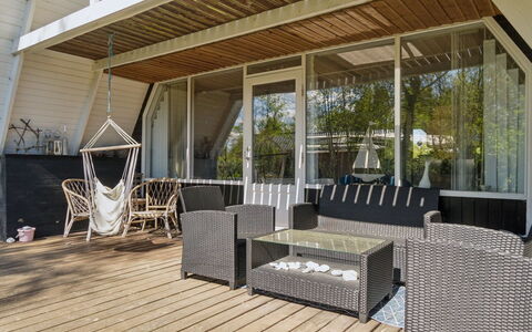 Edgar - 300M from the Sea: Hout, Houten Vloer, Veranda, Hardwood, Verdieping, Dek, Huis, Plank, Beits, Balkon