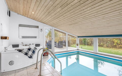 Estella - 900M from the Sea: Meubilair, Interieur Ontwerp, Flooring, Verdieping, Plafond, Kamer, Stoel, Tafel, Appartement, Keuken En Eettafel