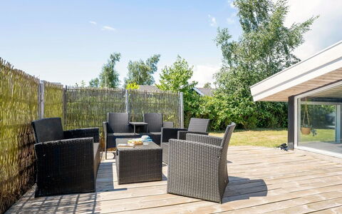 Estella - 900M from the Sea: Meubilair, Interieur Ontwerp, Flooring, Verdieping, Plafond, Kamer, Stoel, Tafel, Appartement, Keuken En Eettafel