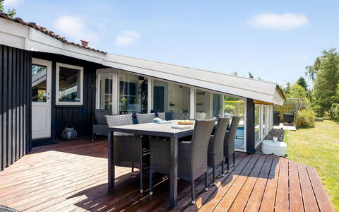 Estella - 900M from the Sea: Meubilair, Interieur Ontwerp, Flooring, Verdieping, Plafond, Kamer, Stoel, Tafel, Appartement, Keuken En Eettafel