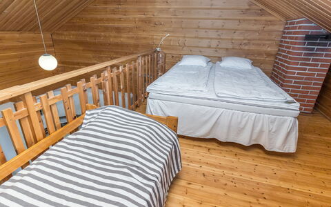 Onnimanni: Hout, Verdieping, Flooring, Interieur Ontwerp, Meubilair, Plafond, Bed, Beits, Kamer, Slaapkamer