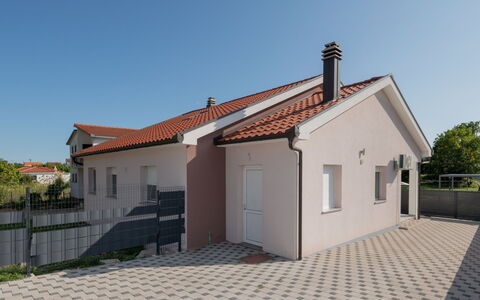 Bilić: Muur, Gebouw, Dak, Huis, Huis, Woongebied, Facade, Architectuur, Deur, Samengesteld Materiaal