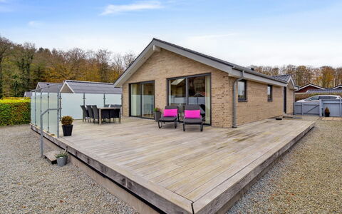 Lio - 200M from the Sea: Meubilair, Interieur Ontwerp, Flooring, Verdieping, Plafond, Kamer, Stoel, Tafel, Appartement, Keuken En Eettafel