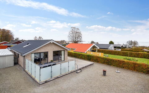 Lio - 200M from the Sea: Meubilair, Interieur Ontwerp, Flooring, Verdieping, Plafond, Kamer, Stoel, Tafel, Appartement, Keuken En Eettafel