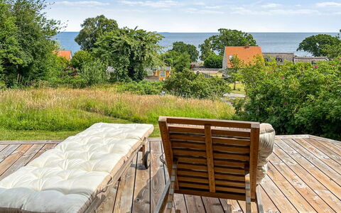 Ågot - 350M from the Sea: Meubilair, Interieur Ontwerp, Flooring, Verdieping, Plafond, Kamer, Stoel, Tafel, Appartement, Keuken En Eettafel