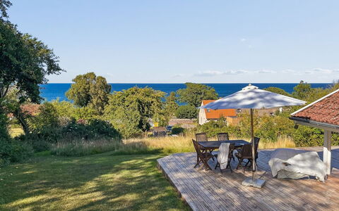 Ågot - 350M from the Sea: Meubilair, Interieur Ontwerp, Flooring, Verdieping, Plafond, Kamer, Stoel, Tafel, Appartement, Keuken En Eettafel