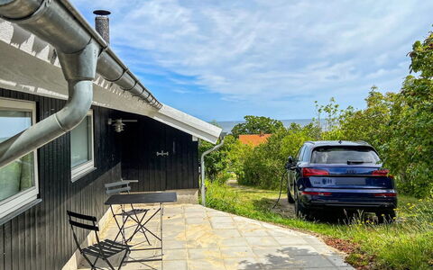 Ågot - 350M from the Sea: Meubilair, Interieur Ontwerp, Flooring, Verdieping, Plafond, Kamer, Stoel, Tafel, Appartement, Keuken En Eettafel