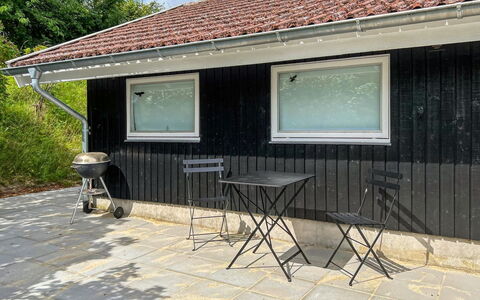 Ågot - 350M from the Sea: Meubilair, Interieur Ontwerp, Flooring, Verdieping, Plafond, Kamer, Stoel, Tafel, Appartement, Keuken En Eettafel