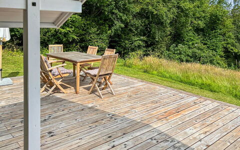 Ågot - 350M from the Sea: Meubilair, Interieur Ontwerp, Flooring, Verdieping, Plafond, Kamer, Stoel, Tafel, Appartement, Keuken En Eettafel