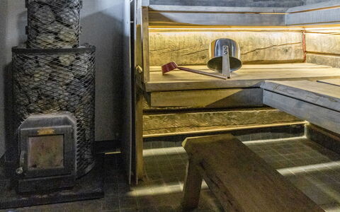 Sorolanniemi: Meubilair, Stoel, Buitenmeubels, Tafel, Hout, Buitentafel, Keuken En Eettafel, Schaduw, Tuin, Paraplu