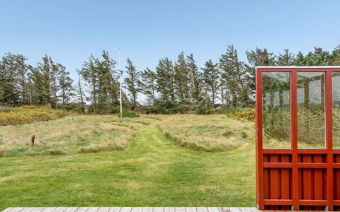 Sannie - 500M from the Sea: Meubilair, Interieur Ontwerp, Flooring, Verdieping, Plafond, Kamer, Stoel, Tafel, Appartement, Keuken En Eettafel