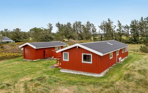 Sannie - 500M from the Sea: Meubilair, Interieur Ontwerp, Flooring, Verdieping, Plafond, Kamer, Stoel, Tafel, Appartement, Keuken En Eettafel