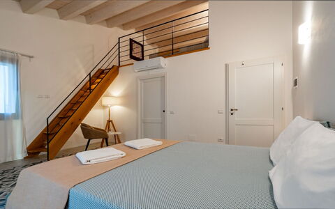 Relais Tenuta Santori: Gebouw, Meubilair, Venster, Comfort, Hout, Interieur Ontwerp, Deur, Trap, Verdieping