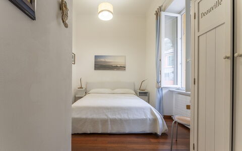 Casa con Accesso Privato al Mare, Parcheggio, Bogl: Muur, Interieur Ontwerp, Hout, Meubilair, Verdieping, Flooring, Slaapkamer, Bed, Kamer, Verlichting