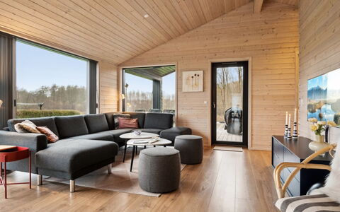 Ehmi - 750M from the Sea: Hout, Huis, Verblijf, Woonkamer, Hardwood, Beits, Plank, Siding, Houten Vloer