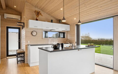 Ehmi - 750M from the Sea: Keuken, Countertop, Hout, Plafond, Flooring, Interieur Ontwerp, Meubilair, Toestel Van De Keuken, Verdieping, Keuken En Eettafel