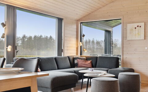 Ehmi - 750M from the Sea: Woonkamer
