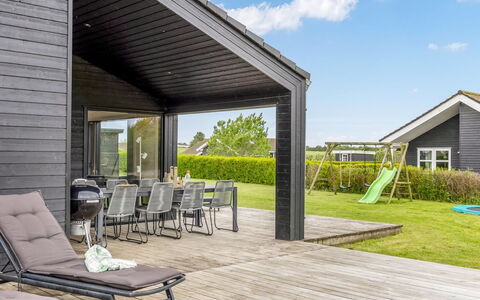 Ehmi - 750M from the Sea: Dak, Veranda, Siding, Verblijf, Dek, Schaduw, Garden Gebouwen, Landgoed, Patio, Plank