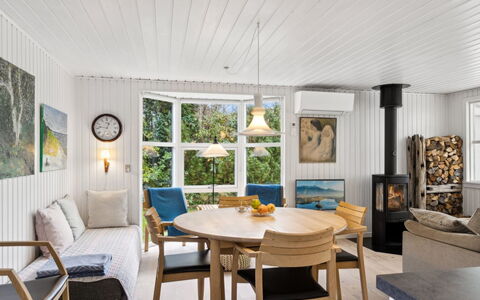 Jannike - 150M from the Sea: Hout, Huis, Veranda, Dek, Hardwood, Dak, Beits, Houten Vloer, Eco Hotel