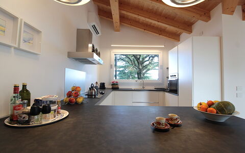 Casa Delle Eriche, Colli Euganei, Pool, Wifi: Interieur Ontwerp, Countertop, Keuken, Meubilair, Flooring, Plafond, Hout, Huis, Lichte Inrichting, Cabinetry