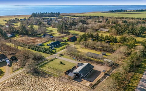 Elisaveta - 400M to the Fjord: Hout, Huis, Veranda, Dek, Hardwood, Dak, Beits, Houten Vloer, Eco Hotel