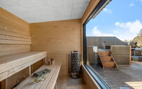 Elisaveta - 400M to the Fjord: Hout, Huis, Veranda, Dek, Hardwood, Dak, Beits, Houten Vloer, Eco Hotel