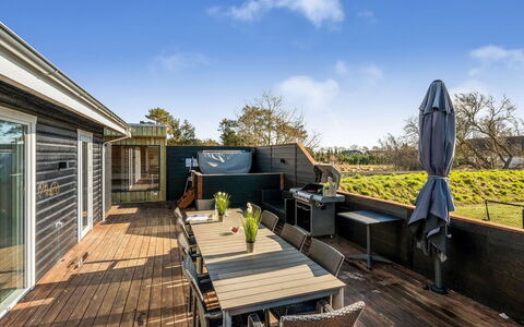 Elisaveta - 400M to the Fjord: Hout, Huis, Veranda, Dek, Hardwood, Dak, Beits, Houten Vloer, Eco Hotel