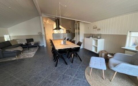 Elvin - 2Km from the Sea: Plafond, Verdieping, Flooring, Huis, Woonkamer, Hardwood, Verblijf, Houten Vloer, Bankstel