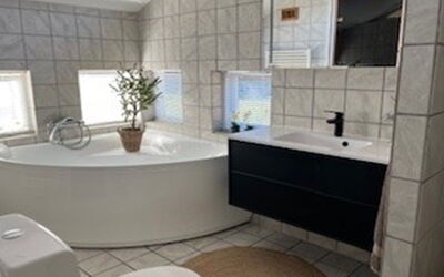 Elvin - 2Km from the Sea