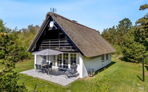 Einari - 1.2Km from the Sea: Huis, Dak, Huis, Verblijf, Schuur, Garden Gebouwen, Siding, Werf, Blokhut, Hut
