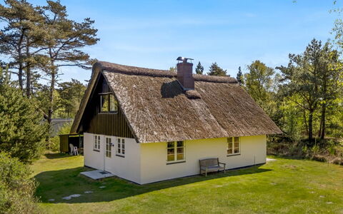 Einari - 1.2Km from the Sea: Huis, Dak, Huis, Verblijf, Schuur, Garden Gebouwen, Siding, Werf, Blokhut, Hut