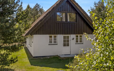 Einari - 1.2Km from the Sea: Huis, Dak, Huis, Verblijf, Schuur, Garden Gebouwen, Siding, Werf, Blokhut, Hut