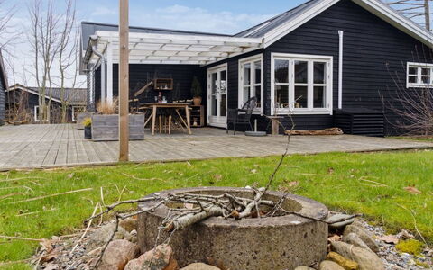 Aksinja - 700M from the Sea: Huis, Huis, Dak, Woongebied, Verblijf, Landgoed, Boerderij, Gazon, Landscaping, Siding