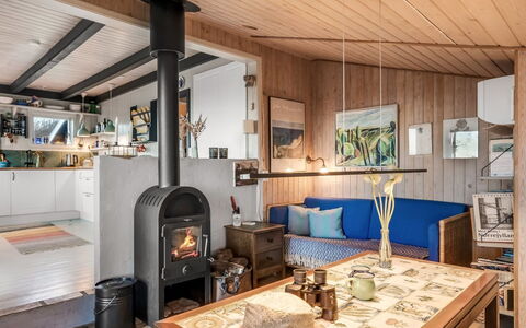 Sella - 600M from the Sea: Meubilair, Hout, Interieur Ontwerp, Flooring, Plafond, Verdieping, Woonkamer, Kamer, Verlichting, Huis