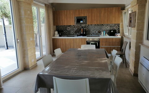 Villa Adriatica Near Ostuni Puglia: Tafel, Eigendom, Meubilair, Stoel, Cabinetry, Hout, Interieur Ontwerp, Flooring, Verdieping, Gordijn