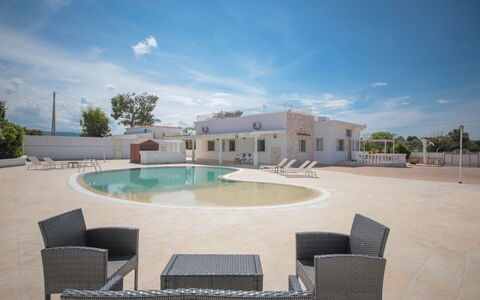 Villa Azzurra Seaview In Monopoli, Puglia: Water, Lucht, Wolk, Eigendom, Gebouw, Zwembad, Schaduw, Boom, Buitenmeubels, Vrije Tijd