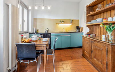 Egner- Apt.bella Ciao 361.4: Cabinetry, Countertop, Meubilair, Eigendom, Keuken, Gebouw, Toestel Van De Keuken, Hout, Interieur Ontwerp, Verdieping