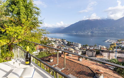 Locarno 361: Wolk, Lucht, Water, Eigendom, Azure, Berg, Gebouw, Fabriek, Hout, Boom