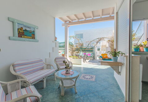 Casa Laura: Meubilair, Interieur Ontwerp, Bloempot, Appartement, Verdieping, Stoel, Kamerplant, Balkon, Schaduw, Ontwerp