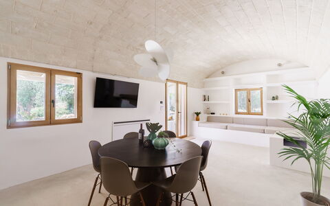 Villa Jolie: Flooring, Interieur Ontwerp, Meubilair, Plafond, Verdieping, Verlichting, Kamer, Lichte Inrichting, Stoel, Woonkamer