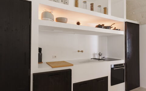 Villa Jolie: Keuken, Interieur Ontwerp, Countertop, Flooring, Cabinetry, Plafond, Meubilair, Verlichting, Verdieping, Kamer