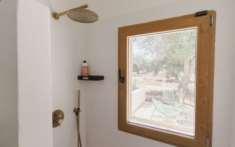 Villa Jolie: Muur, Hout, Kamer, Glas, Beits, Plafond, Hardwood, Gieten, Spiegel, Daylighting