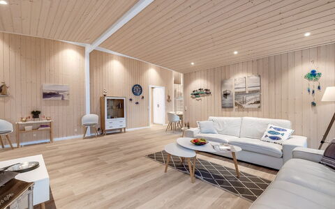 Corina - 850M to the Fjord: Interieur Ontwerp, Flooring, Hout, Verdieping, Houten Vloer, Plafond, Meubilair, Woonkamer, Huis, Kamer