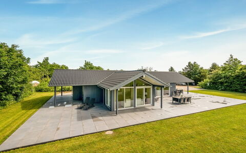 Corina - 850M to the Fjord: Dak, Huis, Landgoed, Schaduw, Verblijf, Gazon, Werf, Siding, Tuin, Landscaping