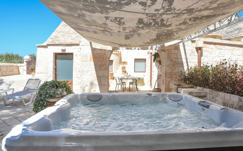 Country Trullo Rosso With Jacuzzi Alberobello: Water, Fabriek, Eigendom, Blauw, Azure, Gebouw, Bad, Architectuur, Interieur Ontwerp