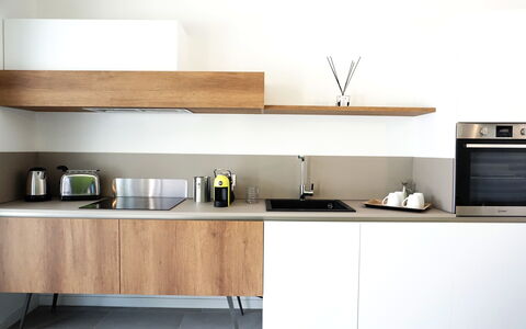 Apartments In Villa Selva, Locorotondo, Puglia: Cabinetry, Eigendom, Meubilair, Countertop, Keuken, Huishoudapparatuur, Gebouw, Gootsteen, Kraan, Hout