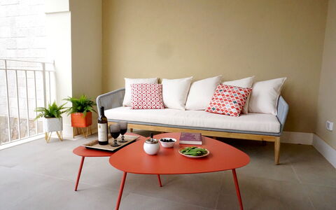 Apartments In Villa Selva, Locorotondo, Puglia: Tafel, Meubilair, Bankstel, Fabriek, Comfort, Hout, Rechthoek, Hoofdkussen, Interieur Ontwerp, Woonkamer