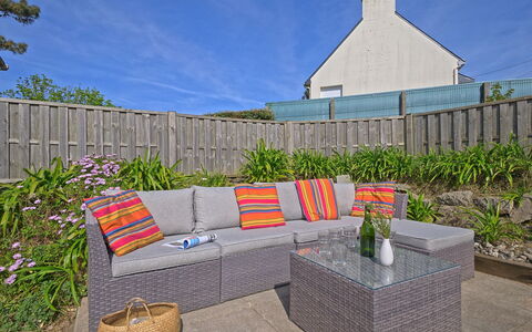 Ty Poulpry: Meubilair, Buitenmeubels, Tuin, Patio, Stoel, Buitentafel, Beits, Eco Hotel, Werf, Backyard